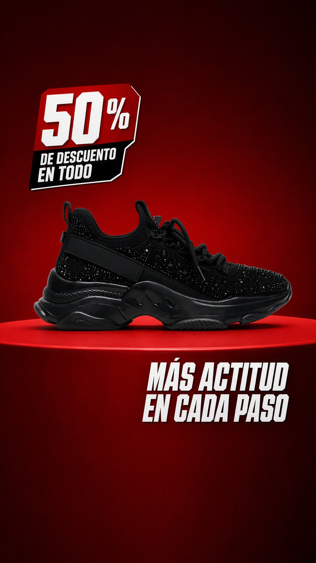 Zapatillas negras brillantes de mujer en una composición vertical